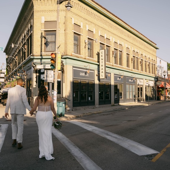Wedding Dress - Vow’d - Picture 2 of 9